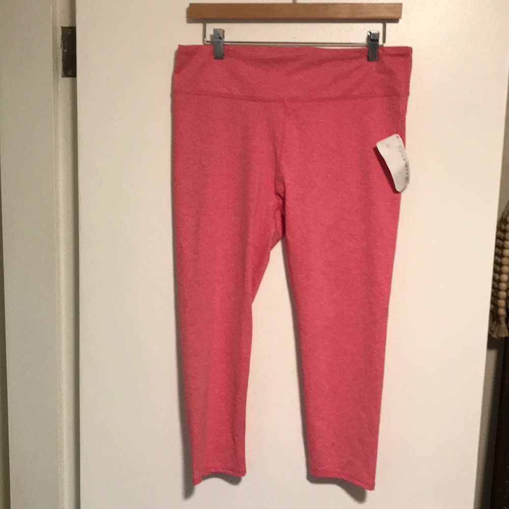 NEW Fabletics Salar Pink Capri. Large‎